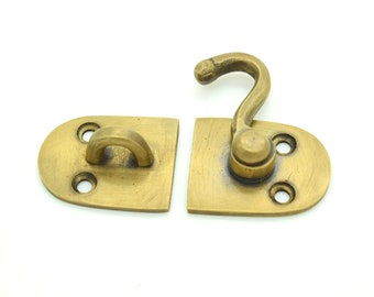 Small brass door latch. Perfect for kitchen doors and furniture up cycling projects. All hardware comes with screws. 5 + latches to choose