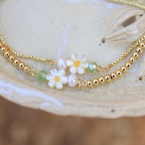 ブレスレット wing bling 14k Dora Daisy Pearl Bracelet Daisy Bracelet, 14k Gold-filled Pearl Bracelet, Bridal