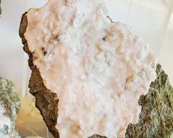 Artinite, Hydromagnesite, Serpentine | Staten Island NY Occurrence