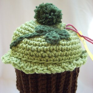 St. Patrick&#39;s Day Crochet Cupcake March Birthday Party Hat, Warm Winter Knit Hat - Seasonal