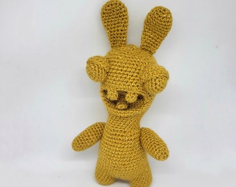 Golden rabbit inspired by stumble guys. Pattern in Englisch, using US-terms