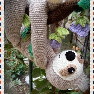 FAULI the sloth crochet pattern, English and German