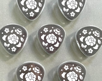 Kpop Inspired Guitar Pick Phone Grip
