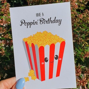 Popcorn gelukkige verjaardagskaart Have A Poppin' Birthday, heel schattige kawaii felicitatiekaart voor elke feestvarken, meisje of fastfoodliefhebber.