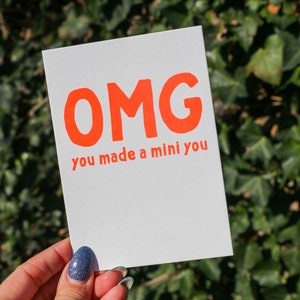 OMG, je hebt een baby-grappige baby-woordspeling-riso-print gemaakt in neonkleuren, een babyshowerkaart, een nieuwe moeder- en babykaart, een zwangerschapskaart.