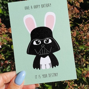 Darth Bunny Star Wars Geburtstagskarte ist eine lustige Geburtstagskarte für jeden, der Star Wars liebt. Super für einen Star Wars Nerd.