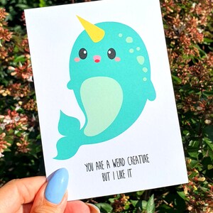 Narval Vous êtes une créature étrange, mais j'aime bien, c'est une carte douce avec une carte BFF de narval joyeuse et magique.