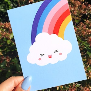 Wolke Regenbogen niedliche kawaii Karte. Blauer Himmel glücklich Regenbogen Wolke Karte