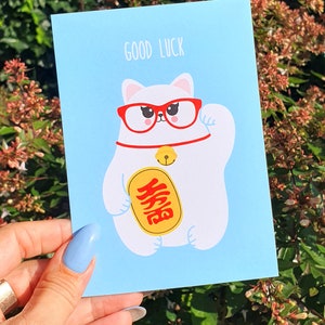 Grappige veel geluk Maneki Neko-kaart. - Gelukkige zwaaiende kat - Grappige nieuwe kattenkaart. Kaart voor geluk. Gelukkige Japanse kaart. Veel succes examens kaart