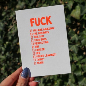 Carte à choix multiples Risograph FUCK avec texte aux couleurs vives du néon comme putain de cancer, putain tu es incroyable, baise-le Fabriqué avec une machine à riso