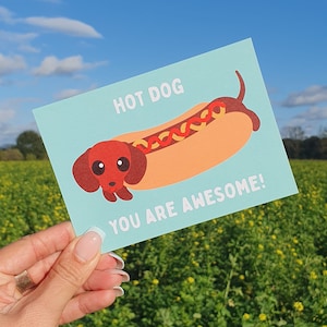 Wiener kaart met tekst Hotdog jij bent geweldig. Mooie grappige schattige voedselwoordspeling, vriendschap, jubileum, verjaardag of aanmoedigingskaart.