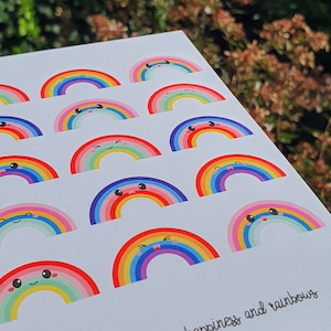 Ti invio tanta felicità e arcobaleni. La migliore carta di amicizia arcobaleno per molte occasioni. Biglietto di auguri a tema arcobaleno kawaii.