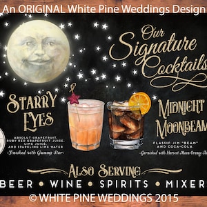 Puede incluir: Un letrero de pizarra con fondo negro y letras doradas. El letrero anuncia dos cócteles de autor: "Starry Eyes" y "Midnight Moonbeam". El letrero también incluye el texto "Nuestros cócteles de autor" y "También servimos: Cerveza, Vino, Licores, Mixers".