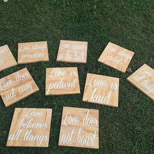 Corinthians Love is patient 10-delige 12 x 12 handgeschilderde houten gangpadset.