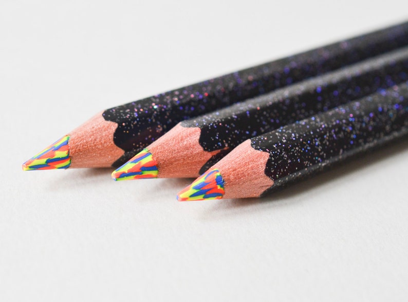 Magic pencil. Блестящие карандаши. Карандаш глиттер. Карандаш глиттер для рисования. Блестки карандаш.
