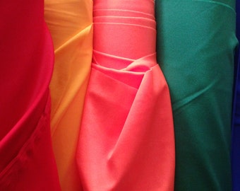 Błyszcząca tkanina nylonowa spandex trykotowa sprzedawana w rozmiarze 60” szerokości. Dostępne w wielu kolorach!!