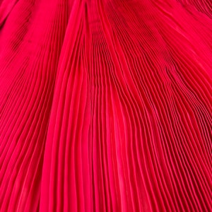Rot Chiffon Akkordeon Falten Stoff