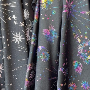 Lunes et étoiles métalliques sur tissu noir en nylon et élasthanne extensible dans 4 sens vendu par mètre (60 po. de large) 3 couleurs disponibles