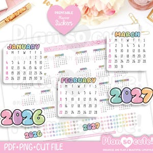 Puede incluir: Conjunto de pegatinas imprimibles para planificador con meses del calendario y los años 2026 y 2027. Las pegatinas tienen una combinación de colores pastel y presentan los meses "Enero", "Febrero", "Marzo", "Junio", "Agosto", "Septiembre" y "Diciembre". También se ve el texto "PDF+PNG+CUT FILE".