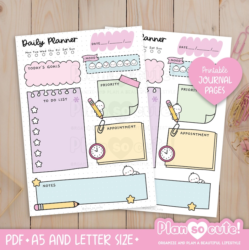 Puede incluir: Dos p&aacute;ginas imprimibles de planificador diario con una paleta de colores pastel. Cada p&aacute;gina incluye secciones para objetivos, listas de tareas, citas y notas. Las p&aacute;ginas est&aacute;n decoradas con ilustraciones bonitas y el texto "Daily Planner" y "Printable Journal Pages".