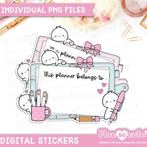 Puede incluir: Pegatinas digitales para planificador con un tema lindo. Las pegatinas incluyen un marco de planificador azul claro y rosa con el texto "This planner belongs to:" y "To: planner". Las pegatinas también incluyen una taza rosa con lunares, bolígrafos, lápices y lazos.