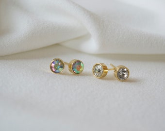 Tiny Crystal Stud Earrings  / Gold Stud Earrings / Stud Earrings / Tiny Stud Earrings / Diamond Stud Earrings / Dainty Stud Earrings.