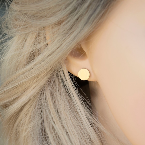 Small Dot Stud Earrings / Gold Stud Earrings / Circle Earrings / Small Stud Earrings / Stud Earrings / Disc Earrings / Disc Studs. SSJ249