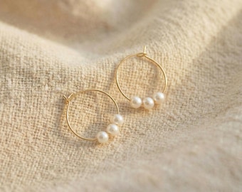 Pendientes de aro de perlas / Pendientes de aro de oro / Pendientes de aro / Pendientes de perlas / Pendientes de aro pequeños de perlas / Aros de oro.
