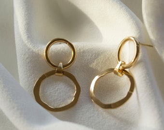 Pendientes Circle Drop / Pendientes geométricos / Pendientes de cadena / Pendientes de cadena de oro / Pendientes de oro delicados / Pendientes de declaración / Pendientes largos.