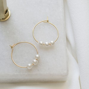 Pearl Hoop Earrings / Gold Hoop Earrings / Hoop Earrings / Pearl Earrings / Small Pearl Hoop Earrings / Gold Hoops. SSJ019