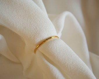 Simple Diamond Ring / Thin Band Ring / Thin Gold Ring / Stackable Ring / Solitaire Ring / Diamond Ring / Minimalist Ring.