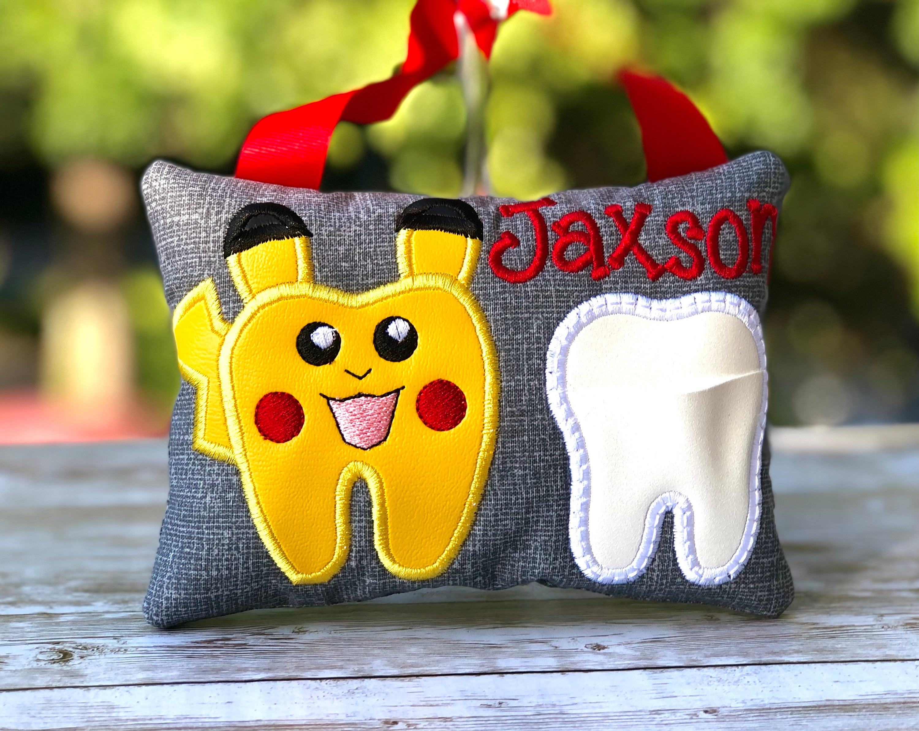 ポケモン ピカチュウ ドアハンガー Happy Holidays Pikachu Door Hanger - Etsy