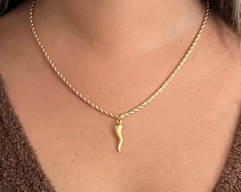 Italian horn necklace, Italian Cornicello, Italian Amulet, pendant necklace, 1" lg 14k gold plated pendant with a 14k gold plated rope chain