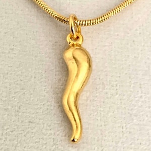 Italian horn necklace, Italian Cornicello, Italian Amulet, 1&quot; long 14k gold plated pendant with a 14k gold plated snake chain in 4 sizes