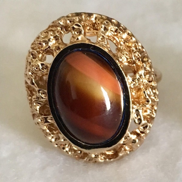 Tigers eye ring, vintage stone ring, beautiful detailed stone ring, available in size 6, 7.5 and 9, stone color varies, 1970’s ring