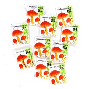10 x Funghi, usati, francobolli giapponesi tutti fuori carta - Funghi selvatici Giappone rosso - per diari, album di ritagli, francobolli artistici, artigianato