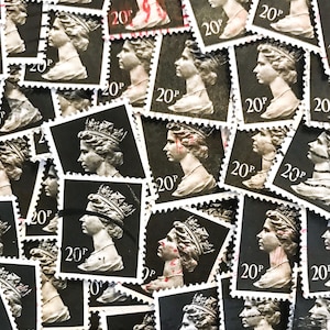 Schwarze gebrauchte britische 20p Maschinenbriefmarken alle aus Papier für Collage, Briefmarkensammeln, Decoupage, Mail Art, Scrapbooking und Basteln