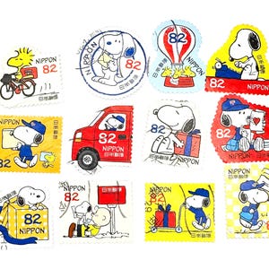 12 sellos postales japoneses usados de Peanuts Snoopy - fuera de papel - Japón - para manualidades, coleccionismo de sellos, fabricación de tarjetas, álbumes de recortes