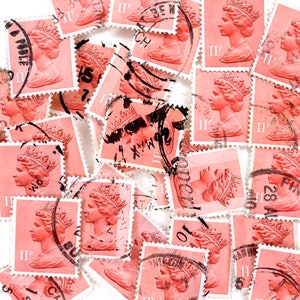 Sellos postales británicos usados de color rosa bebé, de 11 peniques, todos hechos a máquina, todos en papel para collage, coleccionismo de sellos, decoupage, arte postal y manualidades