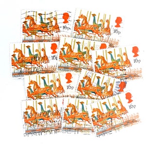 10 x chevaux de carrousel, timbres-poste britanniques d'occasion, tous hors papier - 16 p 1983 British Fairs - pour journaux, albums, art de timbres, travaux manuels