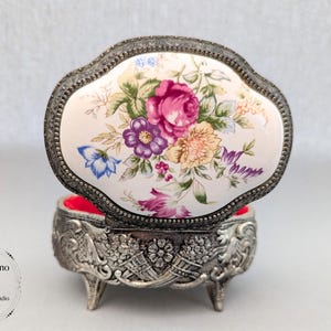 Vintage trinket box, jewellery box, ring dish, dressing table, vanity unit, vintage beauty, vintage roses, pewter, vintage home, storage