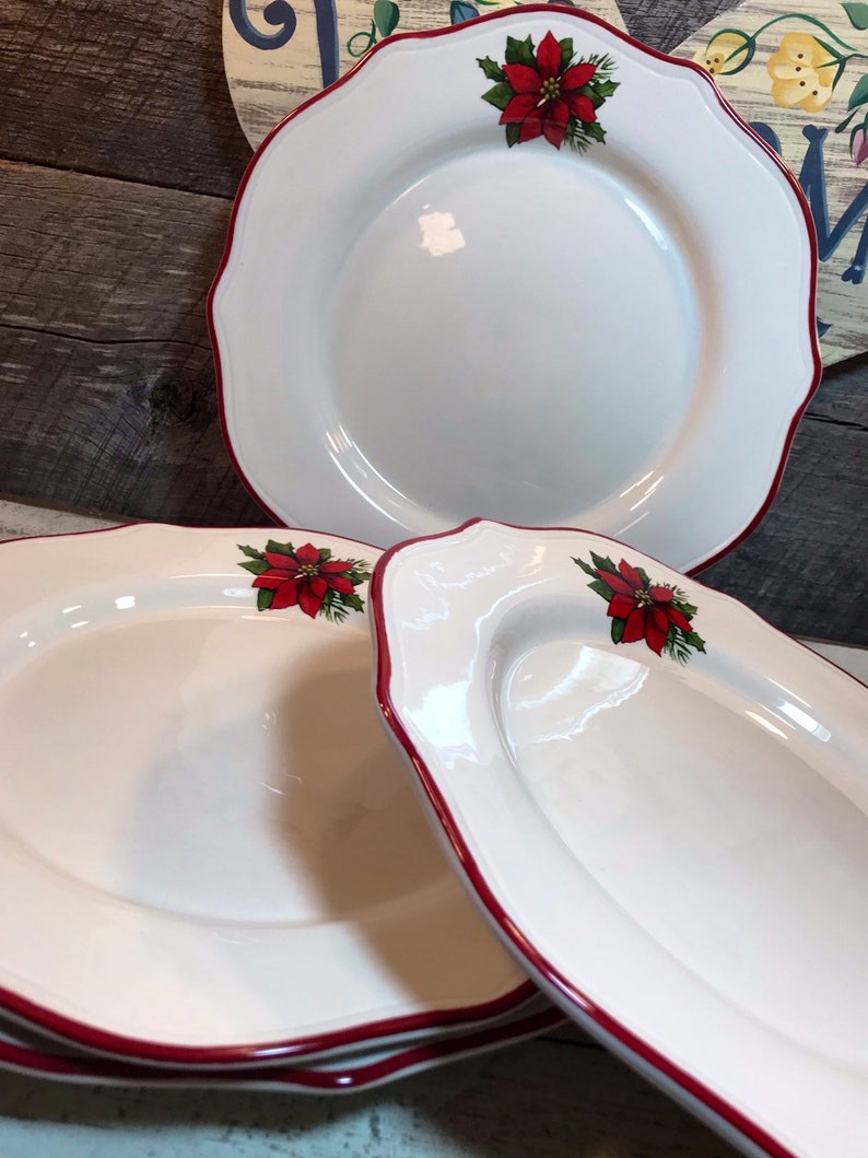 Gorgeous Set Of 4 Four Dinner Plates In The Poinsettia Etsy