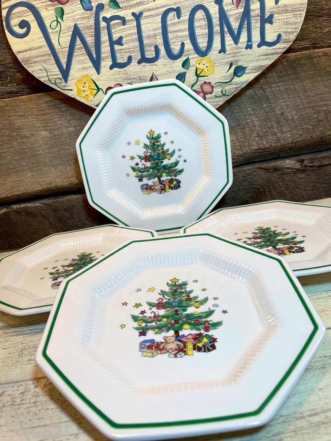 Beautiful Set of 4 (four) Christmastime DINNER PLATES by Nikko