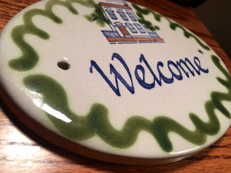 bed and breakfast Farmhouse Cabin 1980/'s Vintage Louisville Stoneware WELCOME door plaque Cottage Decor Country