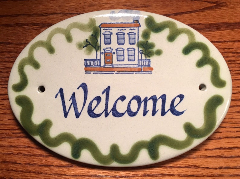 bed and breakfast Farmhouse Cabin 1980/'s Vintage Louisville Stoneware WELCOME door plaque Cottage Decor Country