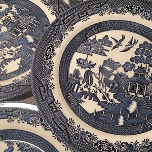 GORGEOUS Set of 4 (Four) Vintage Blue Willow DINNER PLATES by Churchill, blue and white dishes, collectible, cottage core, granny core