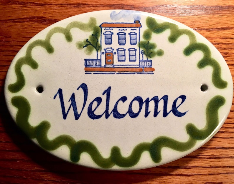 bed and breakfast Farmhouse Cabin 1980/'s Vintage Louisville Stoneware WELCOME door plaque Cottage Decor Country