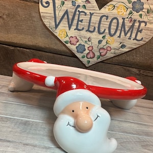 Fantastic Dept 56 “Three Santa’s” 10.75” Diameter Cake Stand, Christmas party, Christmas Dinner,