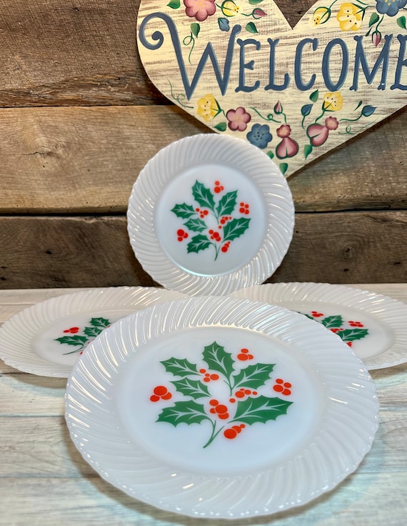 Set of 4 Vintage Termocrisa CRISA 8.75 Holly Berry Milk Glass DINNER Plates,  Christmas, Christmas Dinner - Etsy