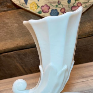 Gorgeous Westmoreland Milk Glass Lotus-Cornucopia Horn of Plenty 6”Vase